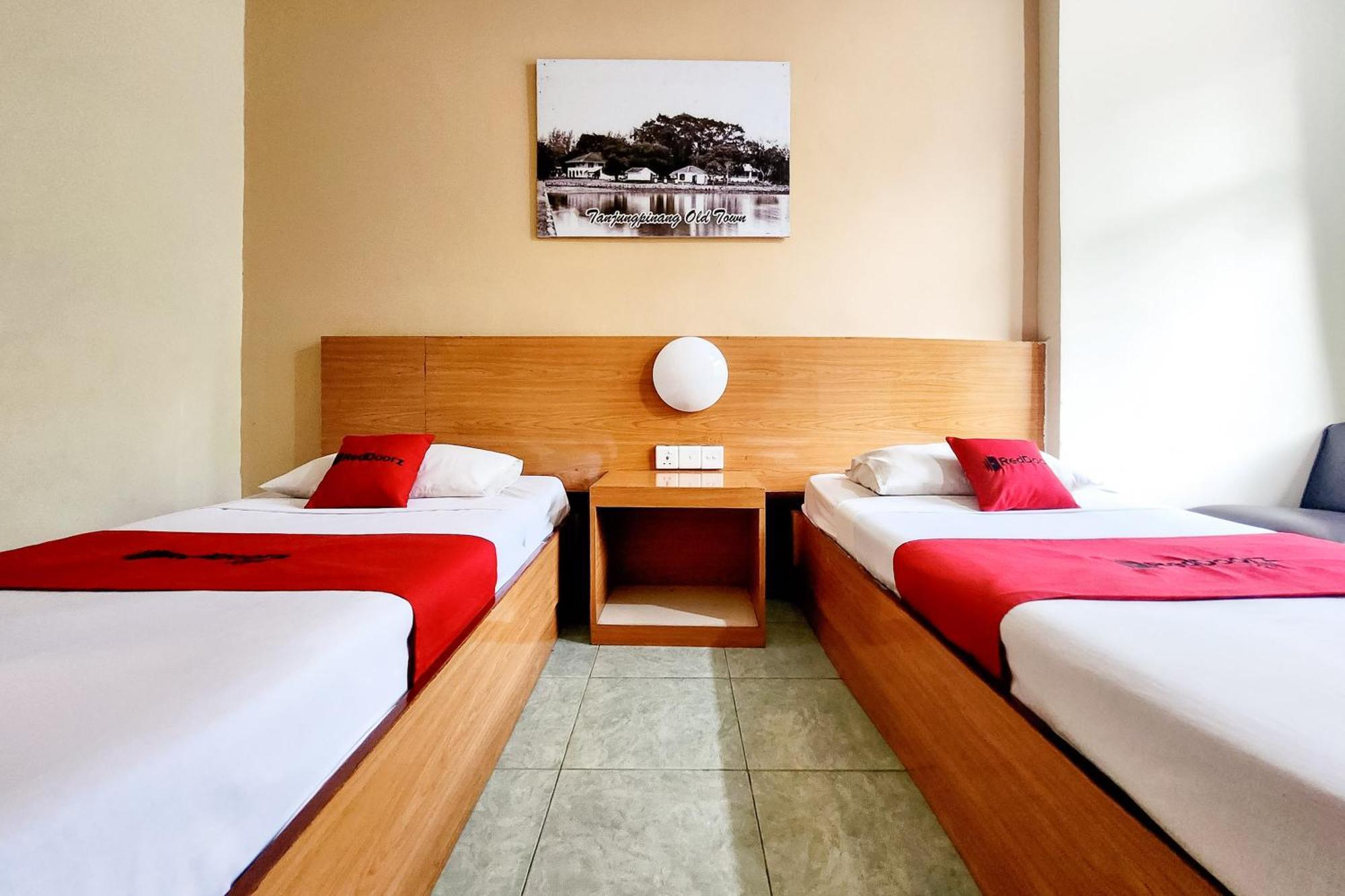 Reddoorz Near Pelabuhan Sri Bintan Pura Tanjungpinang Exterior photo